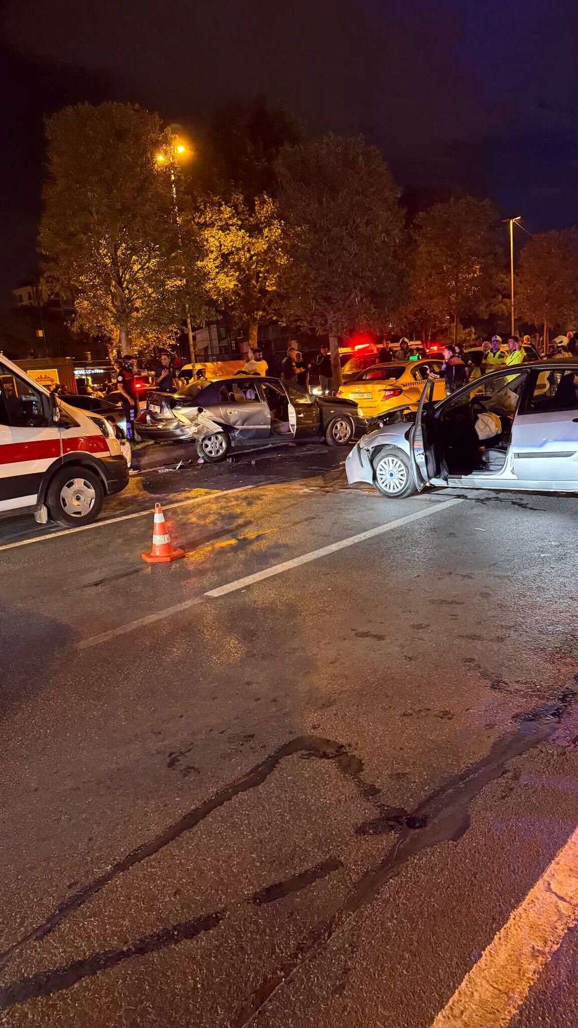 4 araç birbirine girdi! 20 yaşındaki Samet Yüksekkaya hayatını kaybetti 2